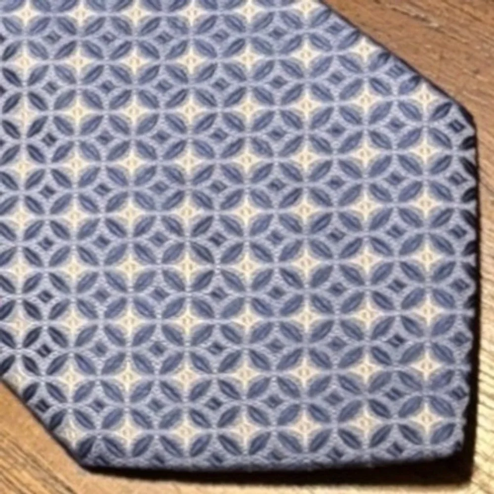 Jones New York Mens Blue White Geometric‎ Medallion 100% Silk Necktie USA Made